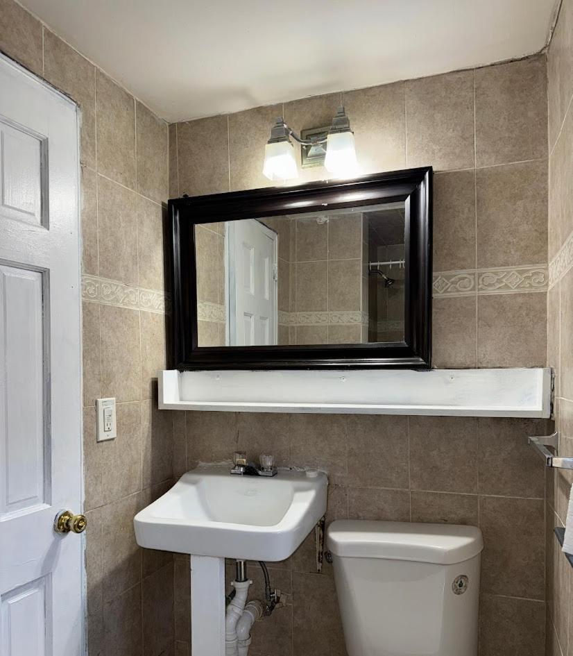 Central Motel Courtyard White Plains Ngoại thất bức ảnh
