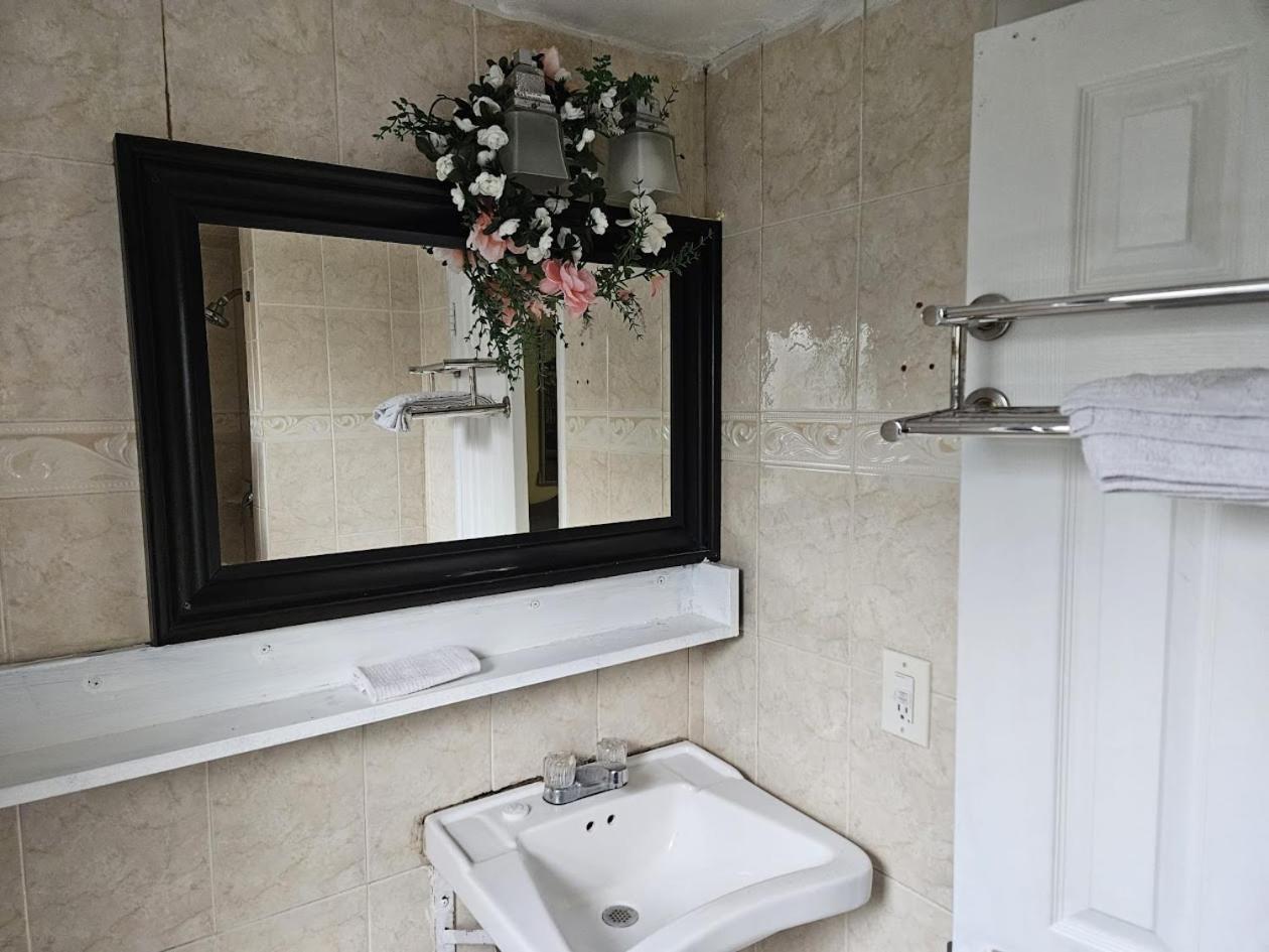 Central Motel Courtyard White Plains Ngoại thất bức ảnh