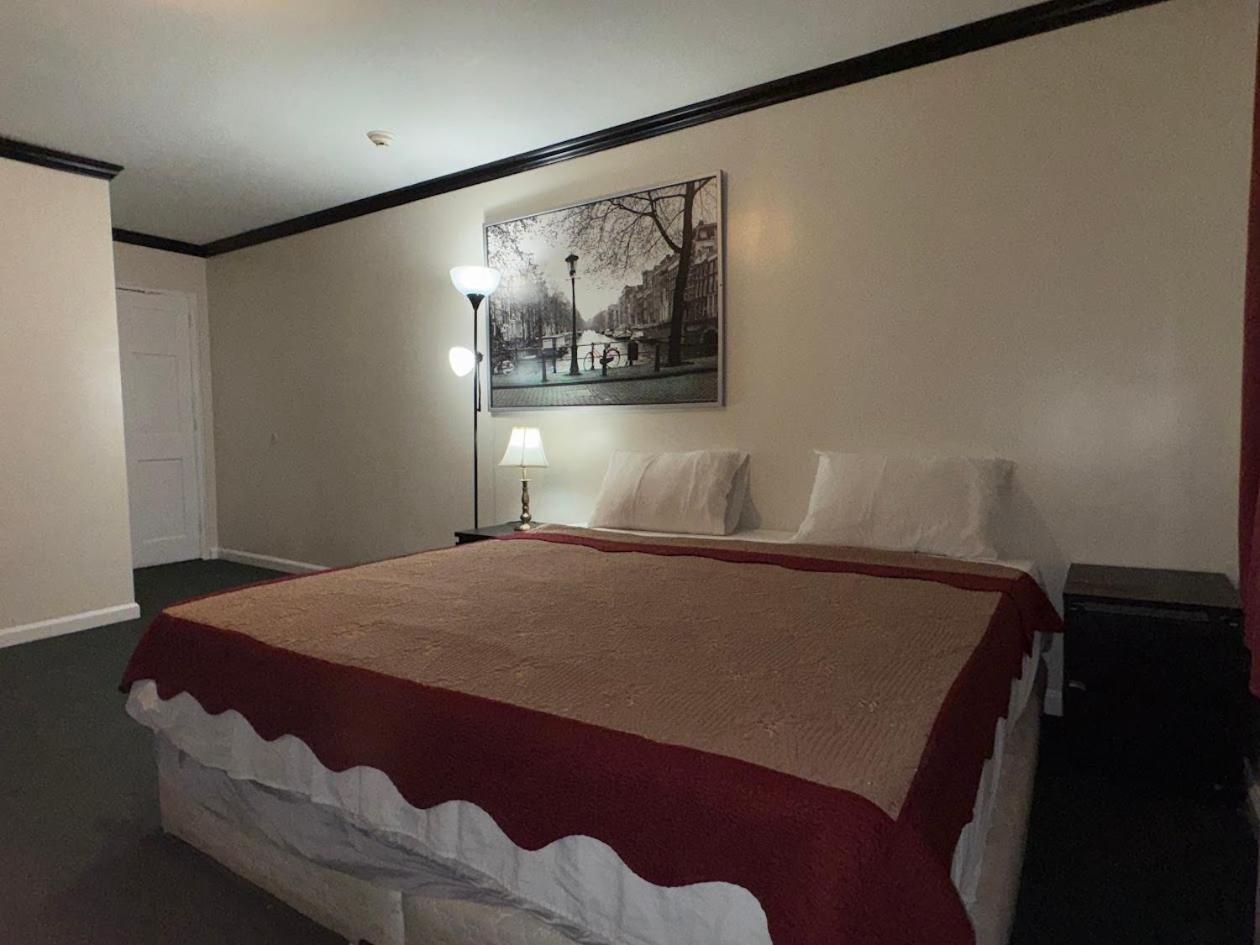 Central Motel Courtyard White Plains Ngoại thất bức ảnh
