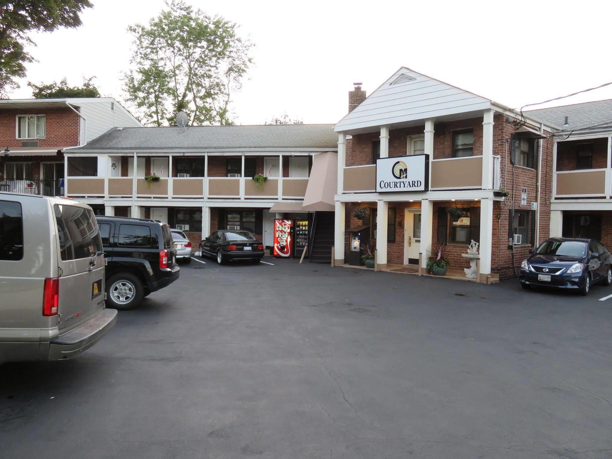 Central Motel Courtyard White Plains Ngoại thất bức ảnh